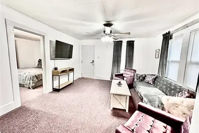 Image de 2 min walk to Oaklawn Track Casino. 2 Br