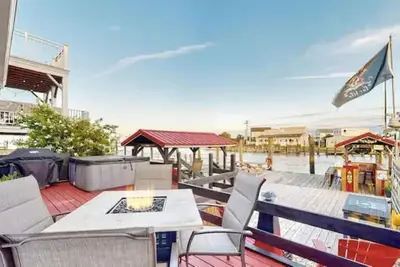 Image de Oceanview Riverfront retreat w/ hot tub and private dock! - 10 min from De Turf