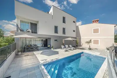 Villa Sunny Sky with Pool