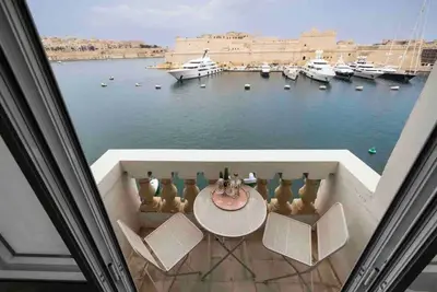 Image de Harbour view 2 bedroom apartment overlooking harbour