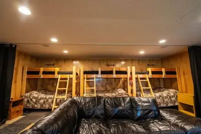 Image de Camp Style Home, Pinconning, Mi. 1/2 mile from Saginaw Bay, on Nyanquing Point