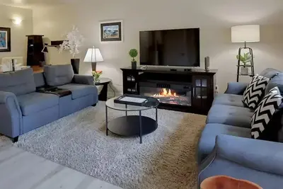 Spacious Modern Townhouse Centrally located with private backyard + park.