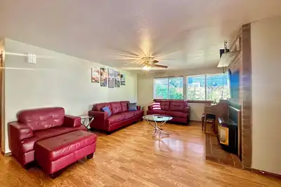 Image de Tranquil Home Near Shopping Area & Restaurants - 3 min Walk from Lovely Park