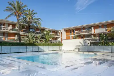 Image de 2p Mer à 100m 2 piscines box climatisation proche tous commerces à pied