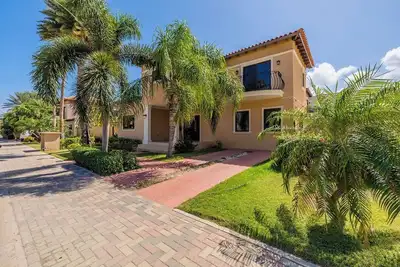Image de Gold Coast 4br4. 5ba Villa w/ PrivatePool & Gym