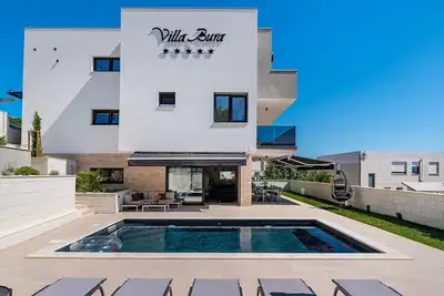 Image de Belle maison à Barbat avec sauna