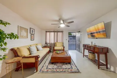 Image de Cozy / Remodeled / 2 Br 1 Ba / Spotless / Central