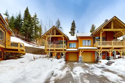 Image de Stylish ski-in/ski-out townhome near ski lifts/golf with private hot tub