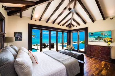 Image de Stepping Stone / 4 Br East End Luxury Ocean & Beach Front Pool Villa w/ Dock