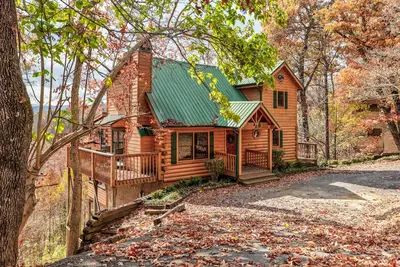 Image de Cozy Mountain Cabin, Sleeps 12, 13 min to Pigeon Forge Pkwy, Hut Tub