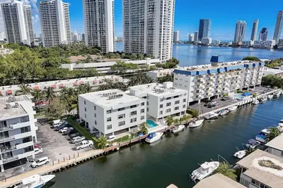 Image de Sunny Isle, \"Eastern Shores\" paradis de North Miami Beach. . .