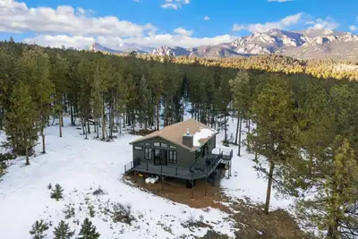 Image de New The Pine Getaway Lots of Room Hot Tub Views