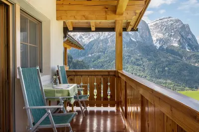 Image de Appartement 'Ronsolhof Hauenstein' avec vue sur les montagnes, jardin partagé et Wi-Fi
