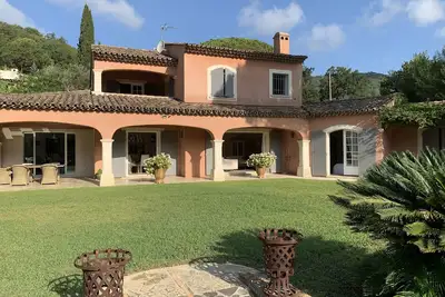 Image de Villa 4 chambres à grimaud avec piscine, terrain de tennis et pétanque