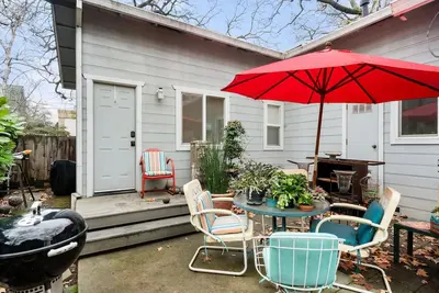 Image de This guest house is a 0 bedroom(s), 1 bathrooms, located in Chico, Ca.
