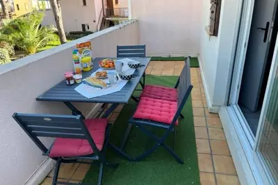 Image de Superbe T2 avec piscine, parking privé et terrasse, proche du village naturiste et du port