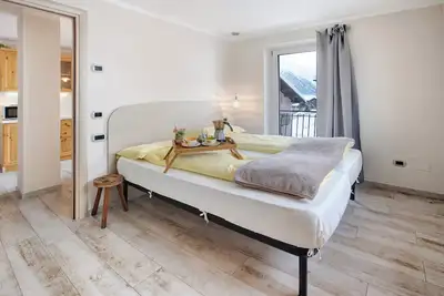 Image de Appartement « Zefiro » avec vue sur les montagnes, balcon et Wi-Fi