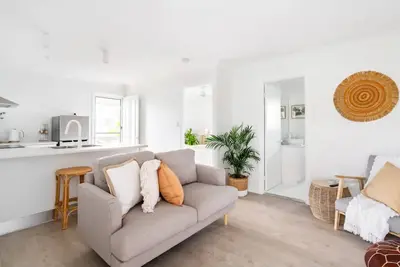Image de Self contained apartment with a Short walk to pristine beaches and cafes