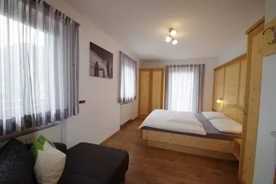 Image de Appartement \"Villa Hubertus Valtoi\" avec vue sur les montagnes, balcon et Wi-Fi
