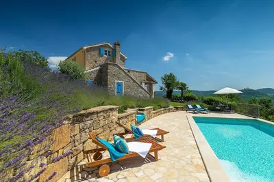 Image de Magnifique maison à Oprtalj