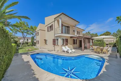 Image de Villa Northern Star près de la plage avec piscine, Wi-Fi, climatisation, terrasse et jardin