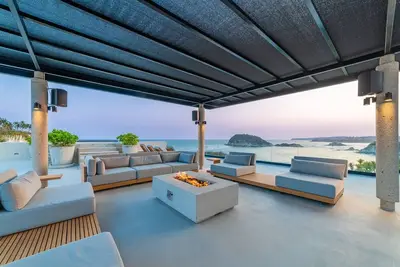 Image de Luxury Oceanfront Villa w/ Pools & Elevator