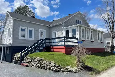 Image de Knowlton - Centre du village victorien - Maison de Louise Penny, cafés, restos.