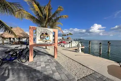 Image de Paradise Awaits You! Beautiful sunsets, very quiet and very friendly community!