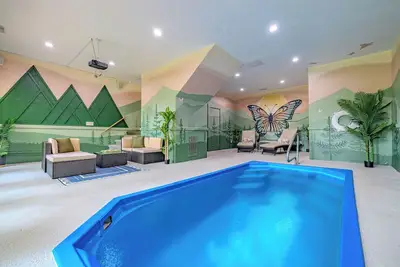 Image de Honeymoon Cabin with Heated Indoor Pool, Hot Tub, Arcade, Bbq