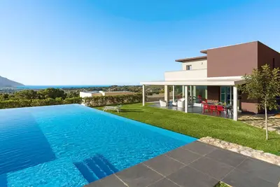 Image de Maison de vacances privée avec Wifi, piscine privée, climatisation, Tv, terrasse, vue panoramique