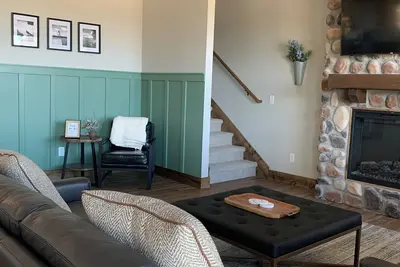 Image de Table Rock Lake views & close Branson fun! Multi-family cabin w/ 2 living areas!