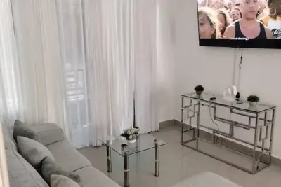 Image de Chic Apt with Pool near Nightlife & Supermarkets