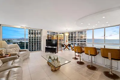 Image de Beachfront Coronado Shores Condo adjacent Hotel Del Coronado