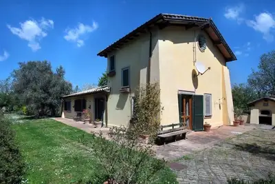 Image de Beautiful farmhouse surrounded by greenery 25 minutes from the center of Rome