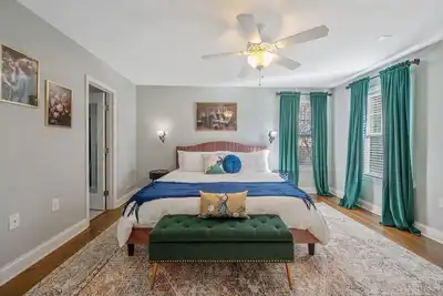 Image de New • Victorian Theme • 3br • Lrg Backyard\n close to Pnc Arena and Rdu Airport