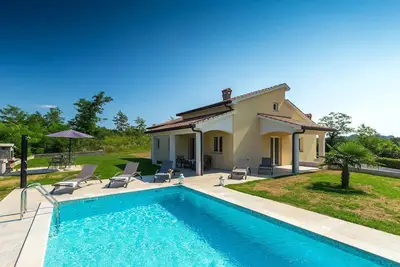 Image de Belle maison à Pazin avec piscine privée, peut être à l'intérieur ou à.