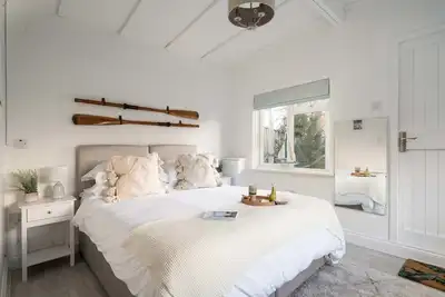 Image de Driftwood is a Charming yet spacious Edwardian retreat that sleeps 8 guests in 4 bedrooms.