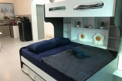 Image de Comfy Suite Room with 1 Bedroom and 1 Living Room
