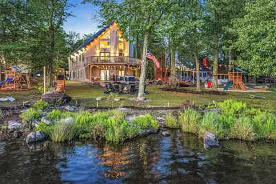Image de Lakefront - Kayaks, Hot Tub, Fire Pits, Swingset, Ev