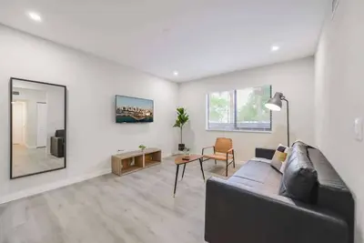 Image de Free Parking | Prime Location Calle Ocho | Apt