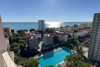 Apartamento Acceso Directo Playa y Vistas al mar en Urbanizacion con Servicios