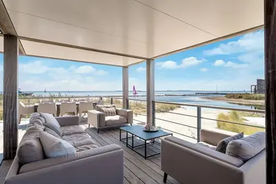 The terraces of a 4-person Villa Super Vip are located directly by the water, with access to a private swimming pier, perfect for children.