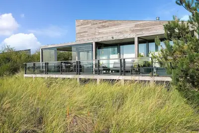 The 4 person Villa Super Vip features a luxurious and comfortably furnished interior, terrace with views over the water, perfect with dogs and children.