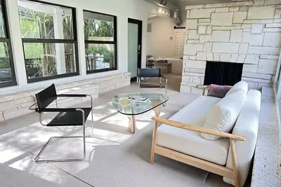 Image de Coconut Grove Mid-Century Jungle Oasis