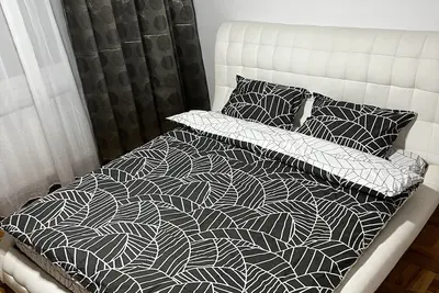 Apartament la 3 minute de aeroport, in centrul orasului langa parc si restaurant