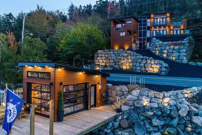 Image de Seacliff- Luxury Halifax Waterfront Paradise -Pool, Hot Tub, Wharf & Boathouse