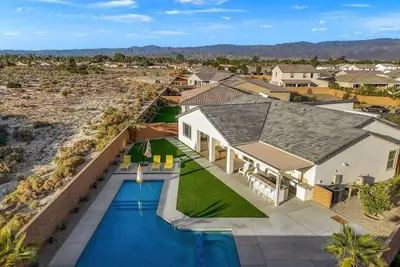 Image de Sands of Luxury: Stylish Oasis W/ Pool & Jacuzzi