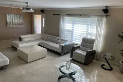 Image de spacious secluded pool home Miami. close to night life downtown Dadeland