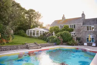 Image de La Loggia -  a one of a kind home with private pool rests in the gardens of Virginia Wolf's Talland