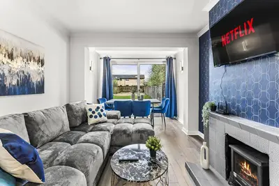 Image de Gorgeous Abode in Cambridge - Pet Friendly!